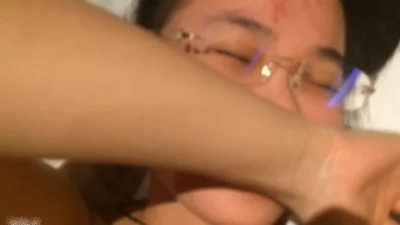 经典永恒！戴眼镜的少妇 一开始害羞不愿意 后面直接开大挡不住