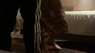 真实最美人妻刚把宝宝哄睡了就偷偷跑出来偷情