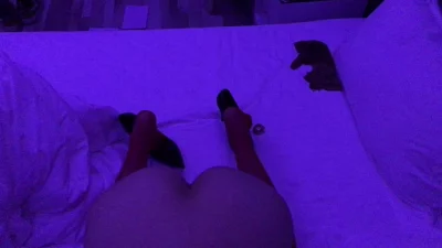 穿上灌满陌生人精液的高跟口交