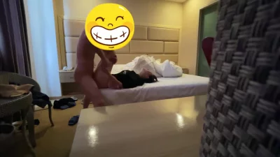 我在拍打他的屁股